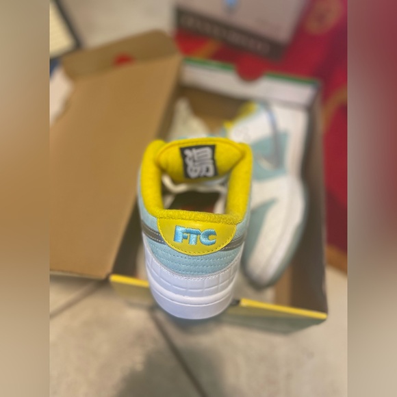 Nike SB Dunk Low “FTC Lagoon Pulse”
SZ 8M, comes with Original Box & extra laces - Picture 9 of 16